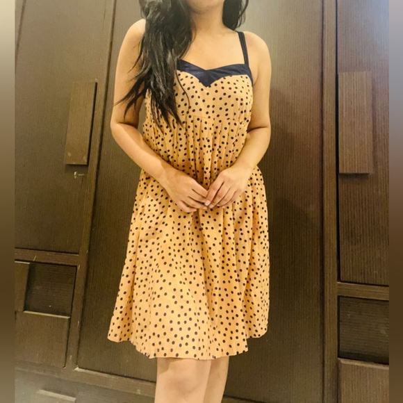 Dresses & Skirts - Peach dress with sweetheart neckline